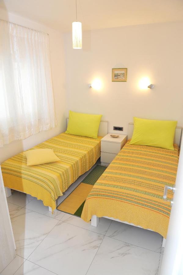 Ondina Apartments Pula Bagian luar foto