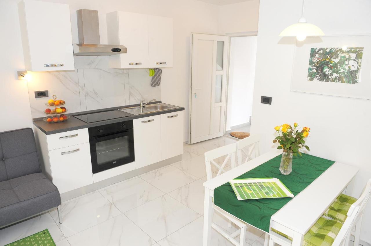Ondina Apartments Pula Bagian luar foto