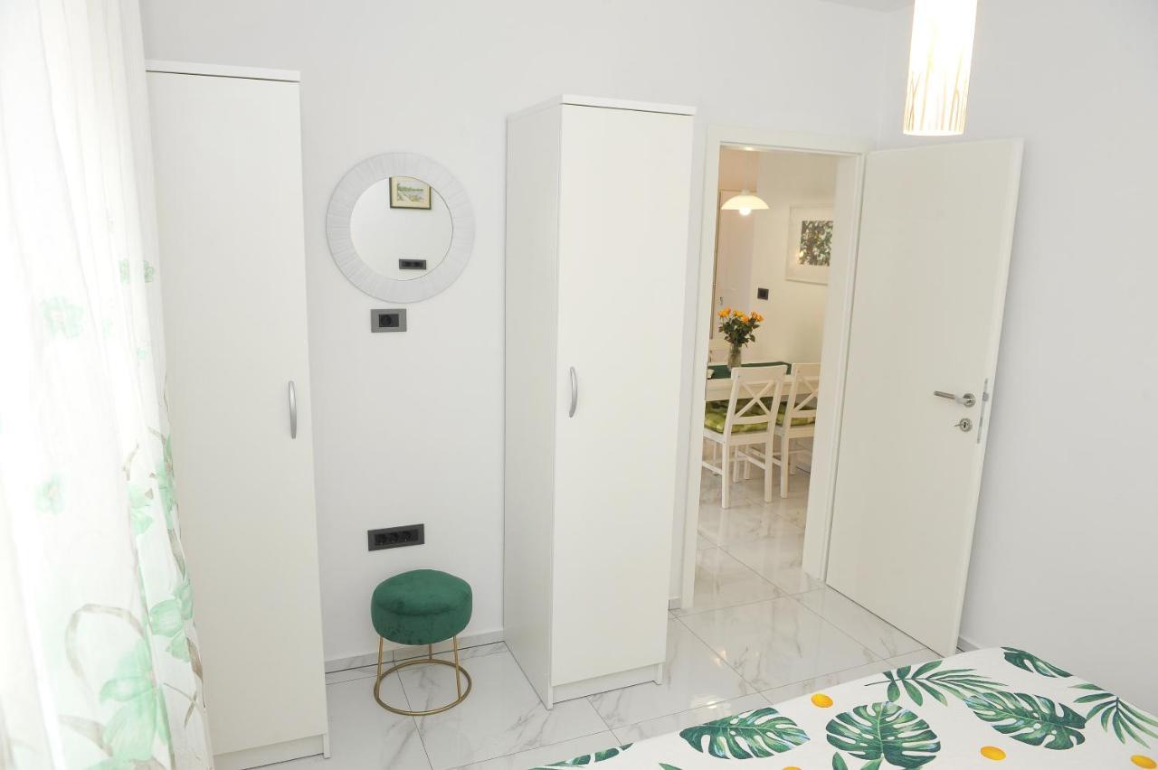 Ondina Apartments Pula Bagian luar foto