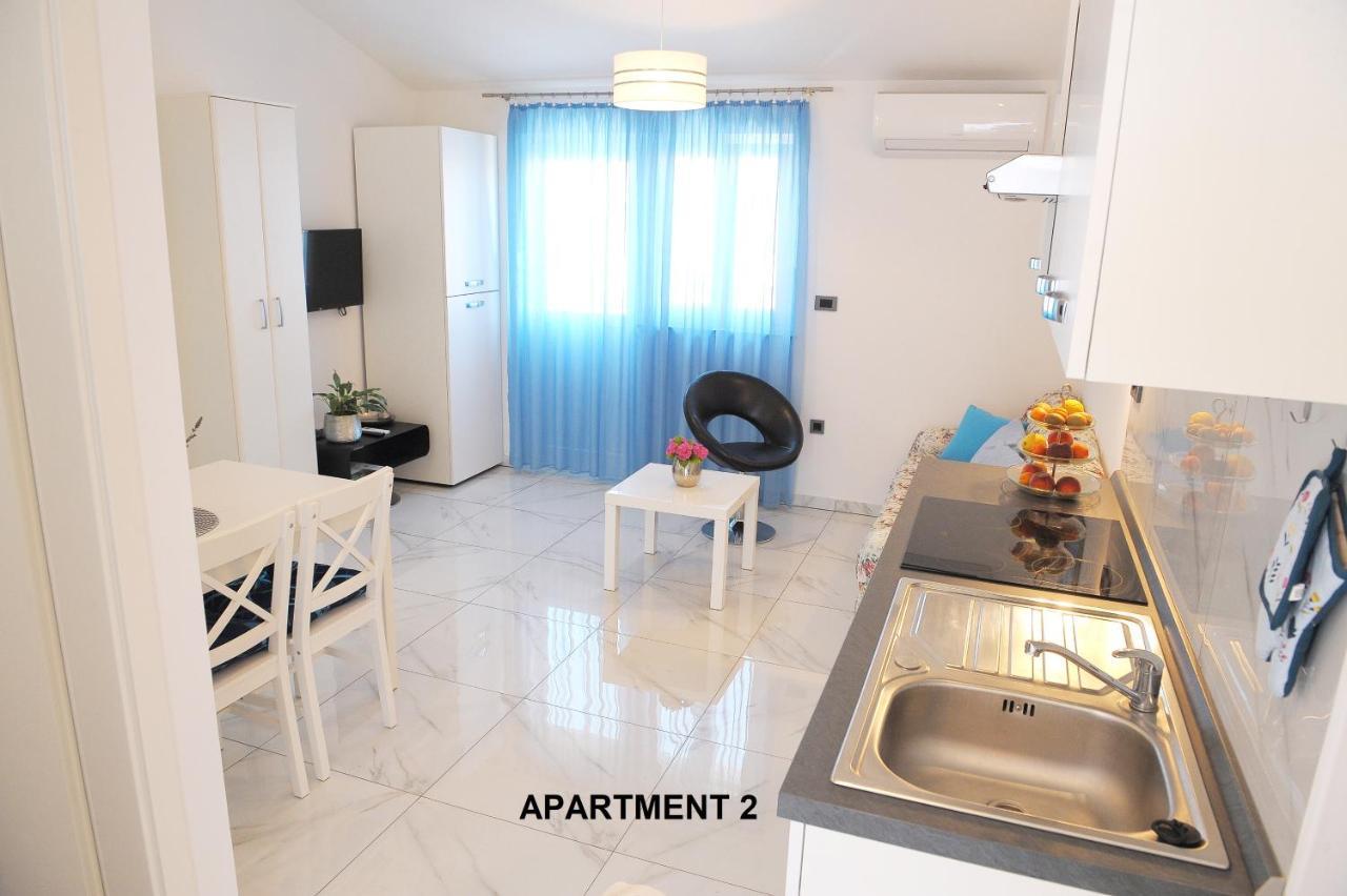 Ondina Apartments Pula Bagian luar foto